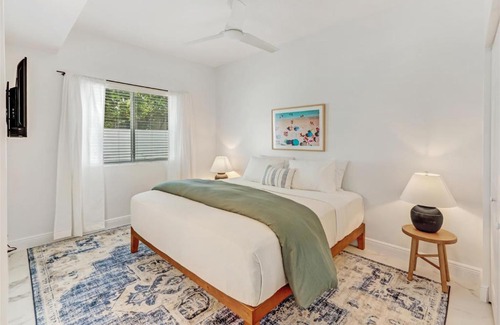 Wynwood Art District House | Artease 2 -Largest, stylish, Peloton bike, near Wynwood Walls & restaurants