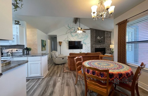 Granbury House | Artful Escape @ Lake Granbury