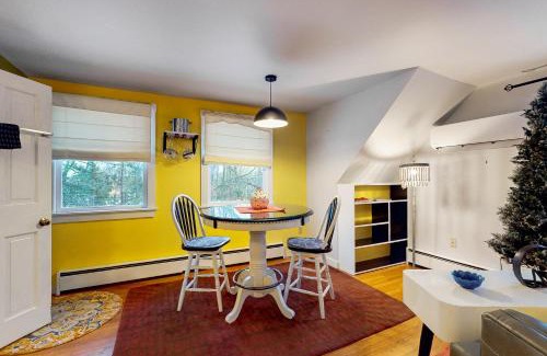 Blue Hill House | Artful Lodger