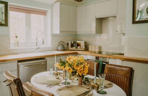 Stranraer Cottage | Artful Retreat: Artemisia Lodge with Vast Garden on Seaside Estate