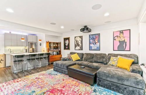 South Park Hill House | Artful Stay: Spacious Smart Home with LED Art - 10+
