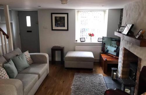Hillsborough House | Arthur Street Guest Cottage No16