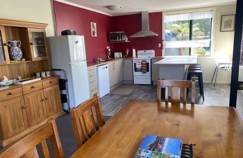 Hokitika House | Arthurstown Rd Riverview Holiday house HokitikanSpacious house sleeps 8.