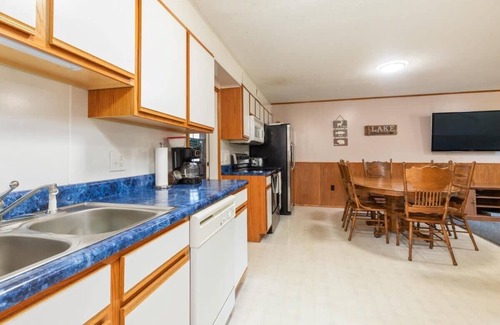 Indian Point Cabin | Artilla Cove Cabin 1- Lakeside - Pool & Hot Tub!