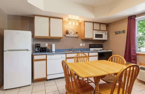 Indian Point Cabin | Artilla Cove Cabin 7- Lake Views- Pool & Hot Tub!