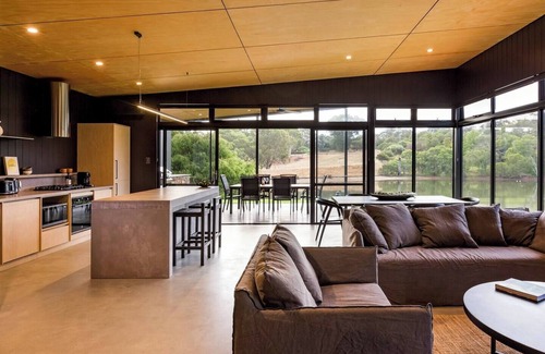 Yallingup Villa | Artisan Gunyulgup Luxe Lakeside Wellness Hideaway