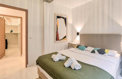Pere Lachaise Apartment | Artist and Design Loft - 10 Guests - 5 Min From Metro
