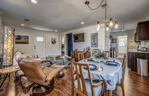 Helm Farm House | Artist Cottage - Walk to Great Shops and Restaurants