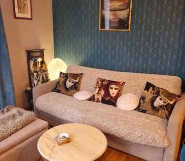 Courlancy House | Artist house with piano and charming garden