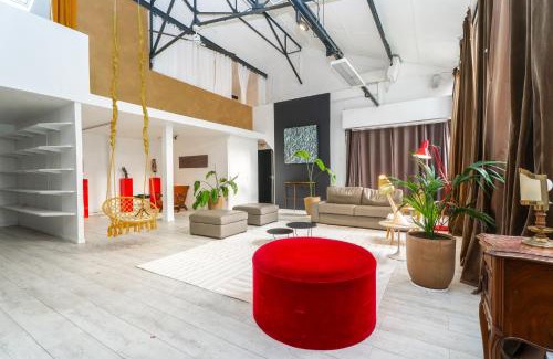 Montreuil Villa | Artist Loft Experience Stylish 4-Bedroom Stay