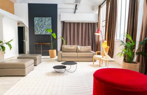 Montreuil Villa | Artist Loft Experience Stylish 4-Bedroom Stay