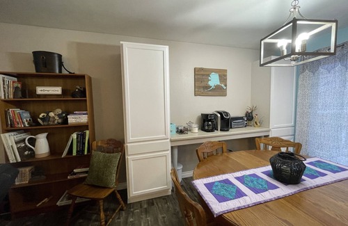 Eagle River House | Artist Retreat, ranch home just minutes from downtown Anchorage.