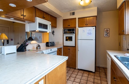 Northeast Santa Fe Condo | Artist Road 31 | Stunning Mountain Views, Pool Access, Near the Plaza