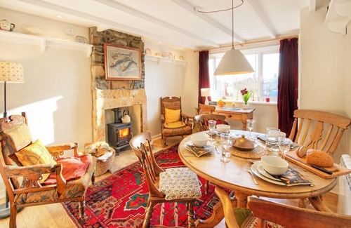 Craster Cottage | ARTIST'S COTTAGE sits in a superb location in the fishing village of Craster