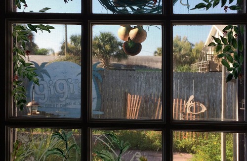 Vilano Beach Cottage | Artist's cottage, very private, fenced-in property! steps to the beach.n