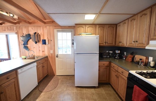 Standish House | Artist's Haven with Spectacular Sunset Views on Frye Island!