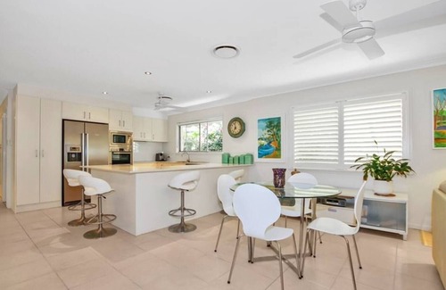 Surfers Paradise House | Artist’s Private Recluse - Surfers Paradise