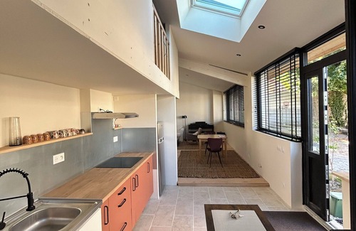 Villeneuve-de-Berg House | Artist's studio - Cosy cocoon for 2 with small garden in town center