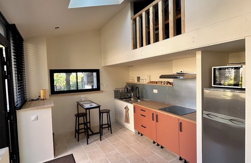Villeneuve-de-Berg House | Artist's studio - Cosy cocoon for 2 with small garden in town center