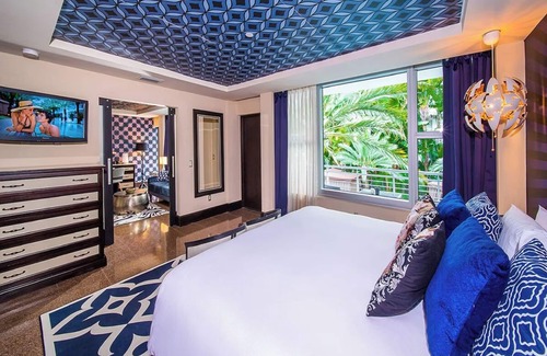 City Center Hotel | Artist Suite, National Hotel – Cabana Level w/Artful Touch