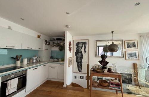 Homerton Apartment | Artistic 1BD Flat in the Heart of Hackney