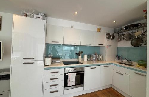 Homerton Apartment | Artistic 1BD Flat in the Heart of Hackney