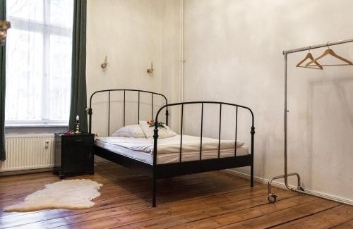 Wedding Apartment | Artistic Altbau Apartment