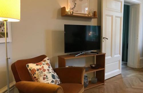SoFo Apartment | Artistic and light 2 room apartment in SoFo 65sqm
