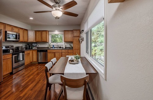 Downtown Anchorage Apartment | Artistic downtown 2br king bed