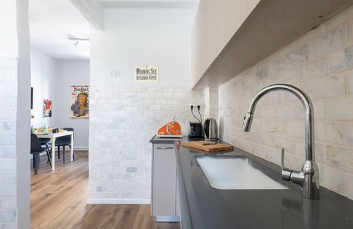 Florentin Apartment | Artistic Downtown Vibe Apt in Florentin
