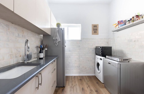 Florentin Apartment | Artistic Downtown Vibe Apt in Florentin