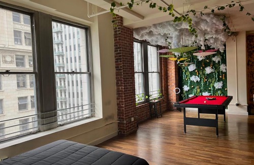 Historic Core Apartment | Artistic DTLA Loft