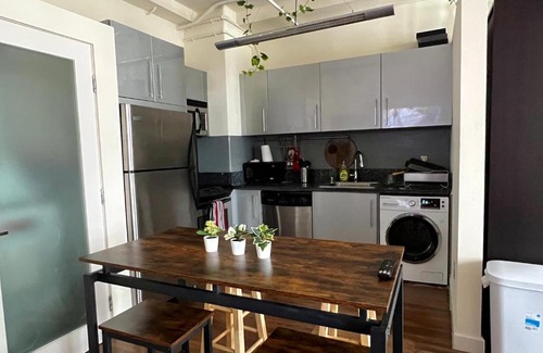 Historic Core Apartment | Artistic DTLA Loft