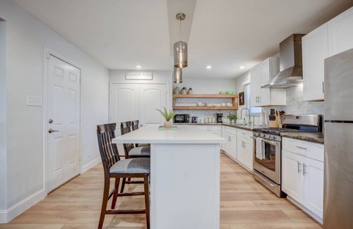 Lubbock House | Artistic Escape - 2BR/2Bath - Dog Friendly
