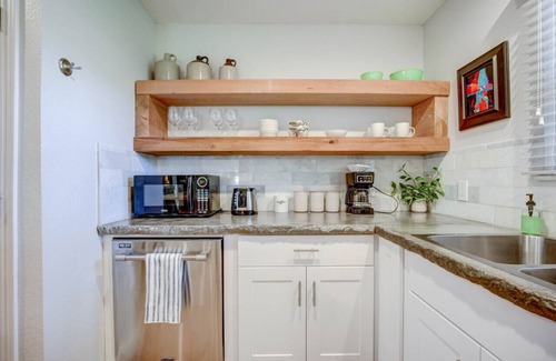Lubbock House | Artistic Escape - 2BR/2Bath - Dog Friendly