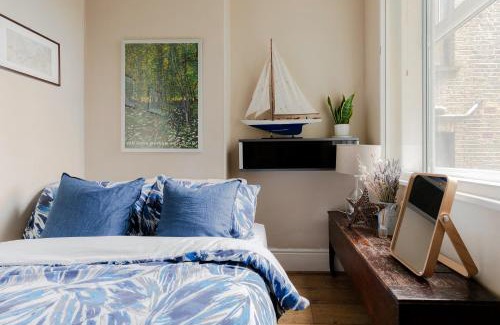 Ferndale Apartment | Artistic Pied-à-Terre, Steps from the Tube, Moments from London's Heart