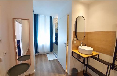 Roanne Apartment | ArtKlein * T1 tout confort - Fibre -Halles Diderot