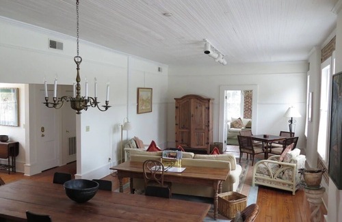 Historic Downtown Apartment | ArtLoft Historic Loft Apartment located in the heart of Downtown Beaufort