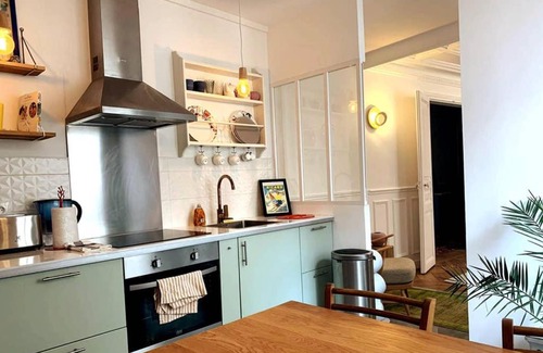 Saint-Germain-des-Pres Apartment | Artsy apartment