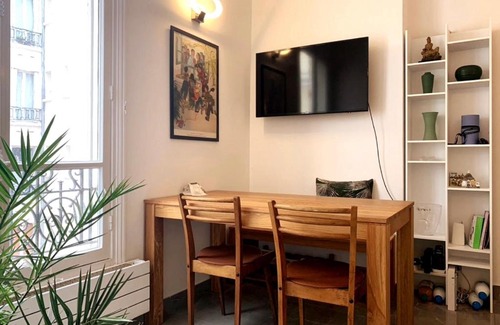 Saint-Germain-des-Pres Apartment | Artsy apartment