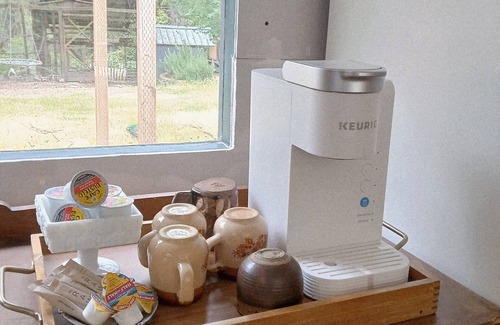 Bainbridge Island Apartment | Artsy Farmstay on Bainbridge with a pool!