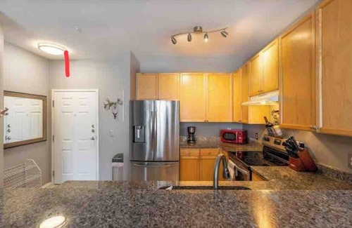 San Rafael Condo | Artsy King 1-Bed Condo in Rhino Art District - Downtown Denver, CO