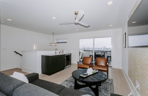 Nashville House | Artsy Luxe Nashville Stay | Perfect for Groups