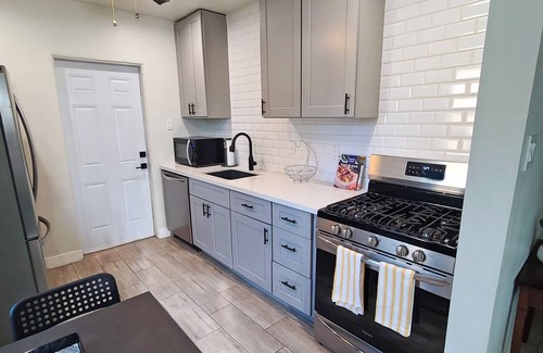 Encanto House | Artsy Modern Downtown 2 Bed Home with Garage & Backyard. Pet friendly!