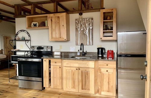 Skyland Bed & Breakfast | ARTSY MOUNTAIN VIEW LOFT
