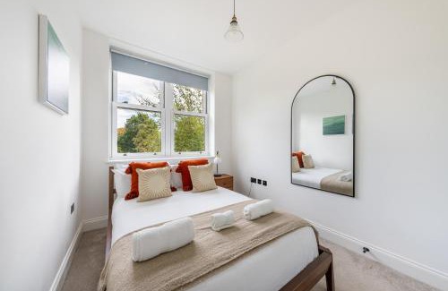 Ealing Common Apartment | Artsy Serviced Apartments - Ealing