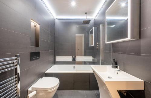 Ealing Common Apartment | Artsy Serviced Apartments - Ealing
