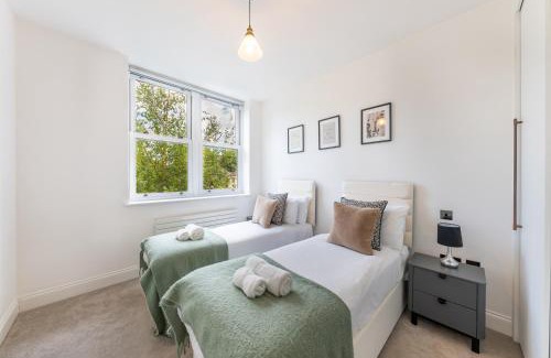 Ealing Common Apartment | Artsy Serviced Apartments - Ealing