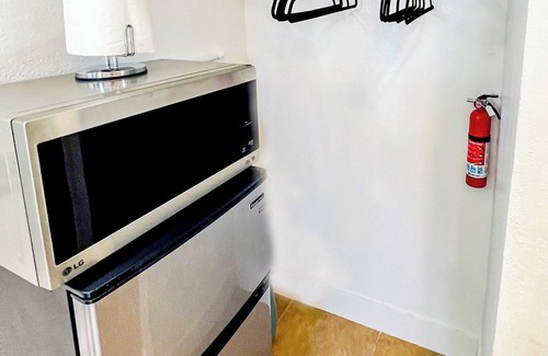 Downtown Phoenix Apartment | Artsy Studio w/Private Patio 5mins to Airport & Downtown PHX - Sky Harbor Suite