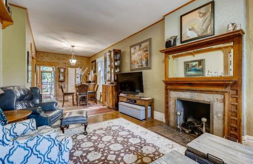 Whittier House | Artsy Victorian Great Location And Amazing Outdoor Space